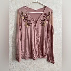 Maurices women’s extra small pink vneck top